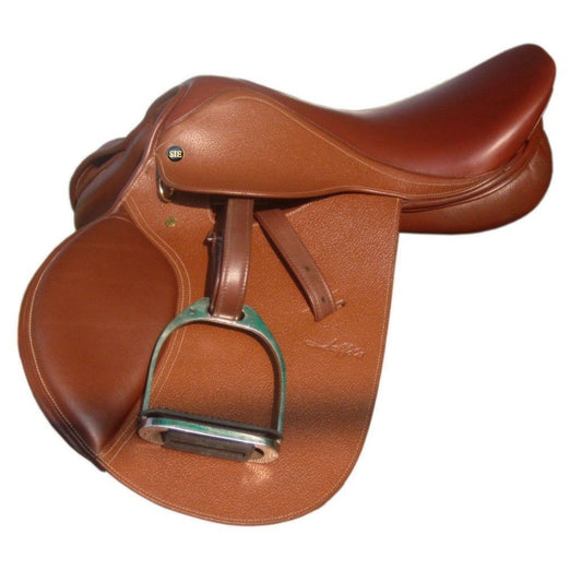 SIE Laffitte Series English Close Contact Leather Saddle with Leathers & Stirrups – Medium or Wide Tree